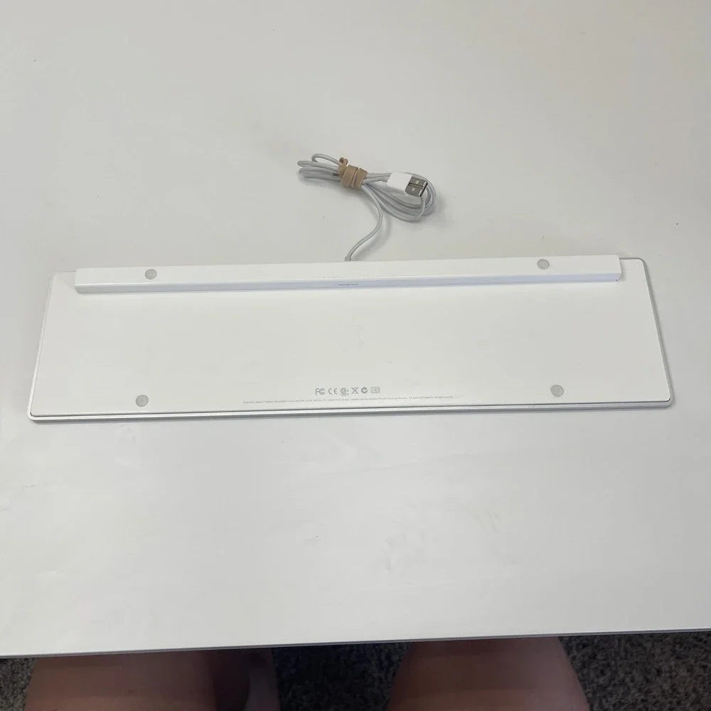 Genuine Apple Wired Keyboard with Numeric Keypad A1243 Aluminum USB Silver White